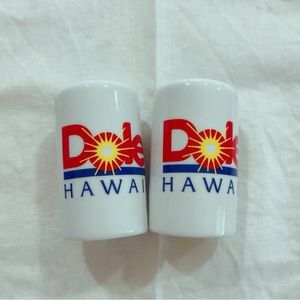 Salt & pepper shakers set